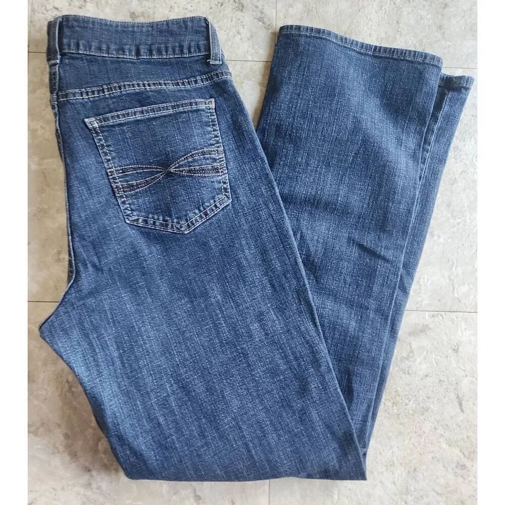 56 Riders by Lee medium wash jeans straight leg & Embroidered pockets